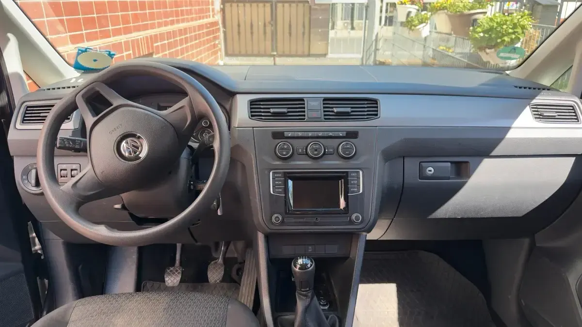 Usata VW Caddy 75 CV (55 kW) 2018 Verde Monovolume