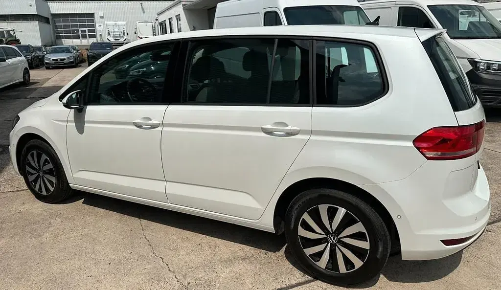 Gebraucht VW Touran Comfortline 150 PS (110 kW) 2025 Weiß Van / Kleinbus