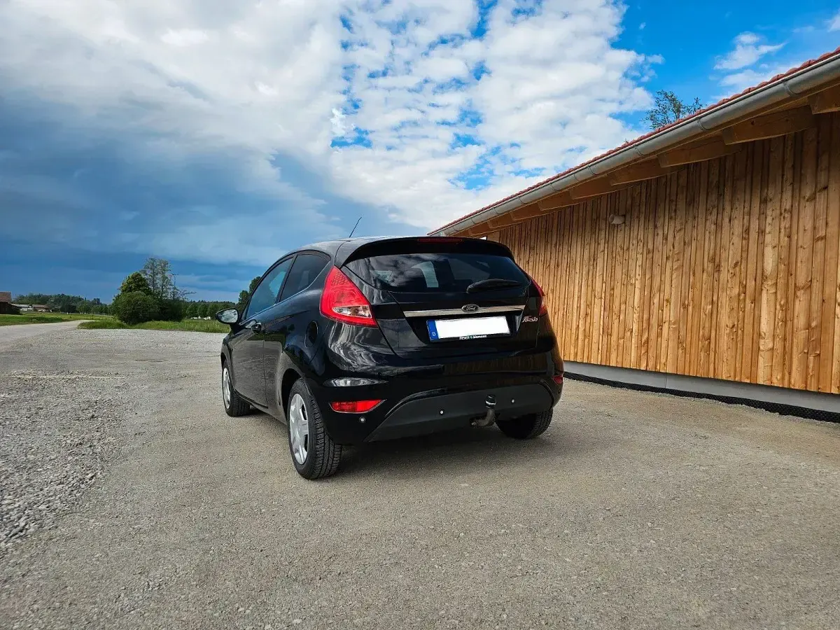 Używany Ford Fiesta Titanium 97 KM (71 kW) 2009 Czarny Sedan/Limuzyna