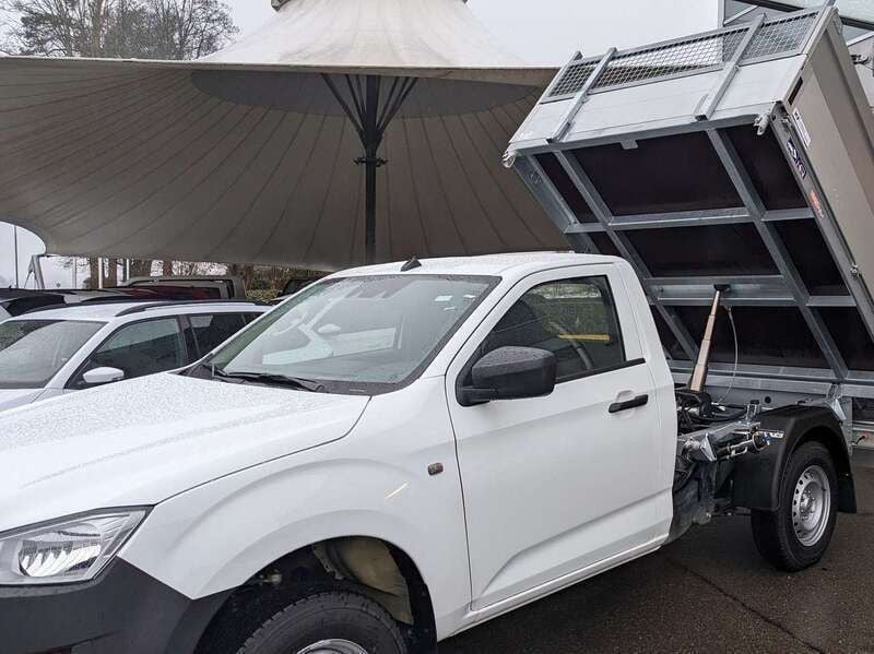 Splash white Gebraucht 2023 Isuzu D-Max Abholung | 47.400 € (Etwas zu teuer) - Bild 1/4