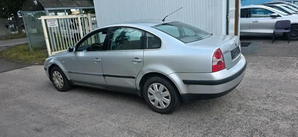 Gebraucht VW Passat 101 PS (74 kW) 2001 Silber Limousine