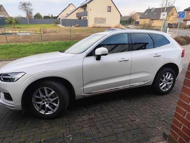 Weiß Gebraucht 2018 Volvo XC60 Inscription SUV | 26.450 € (Fairer Preis) - Bild 1/4