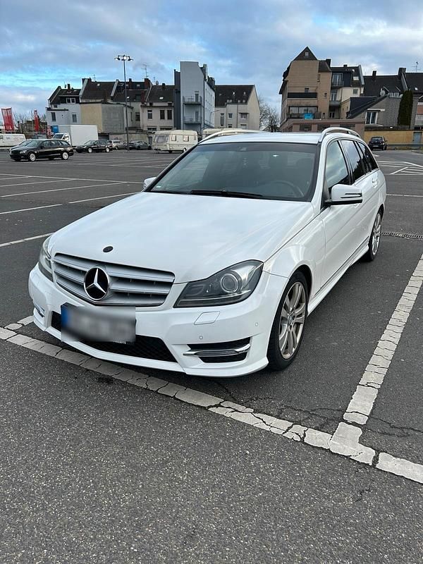 Weiß Gebraucht 2013 Mercedes C300 AMG Kombi | 11.500 € (Fairer Preis) - Bild 1/4