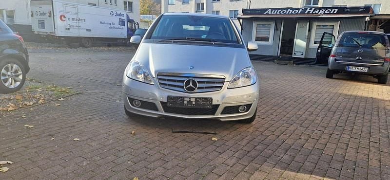 Silber Gebraucht 2010 Mercedes A200 Avantgarde Limousine | 4.900 € (Fairer Preis) - Bild 1/4