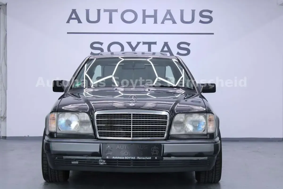 Gebraucht Mercedes 220 150 PS (110 kW) 1993 Schwarz Coupé