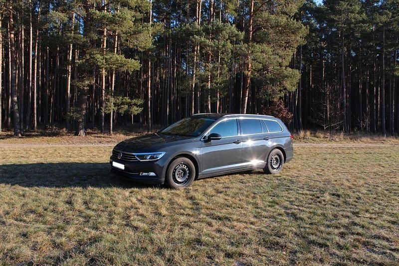 Grau Gebraucht 2017 VW Passat Comfortline Kombi | 13.000 € (Fairer Preis) - Bild 1/4