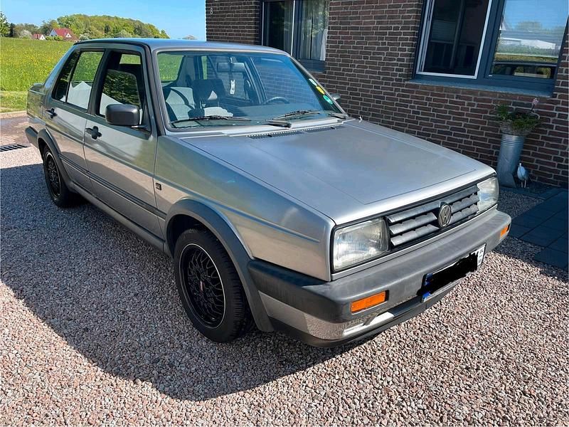 Grau Gebraucht 1990 VW Jetta Limousine | 3.999 € - Bild 1/4