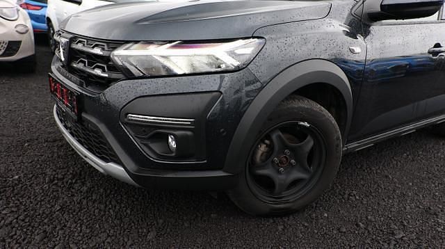 Gebraucht Dacia Sandero Comfort 91 PS (66 kW) 2022 Kometengrau metallic kometengrau metallic SUV