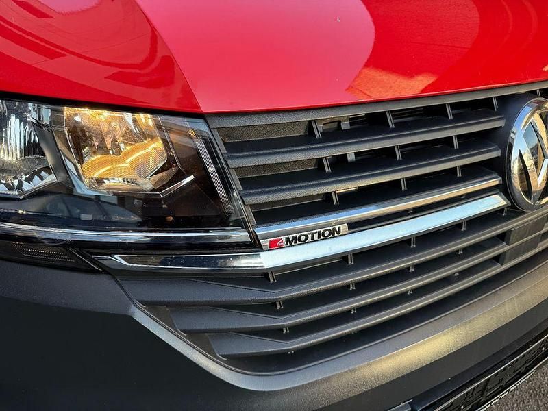 Gebraucht VW Transporter 150 PS (110 kW) 2021 Rot Van