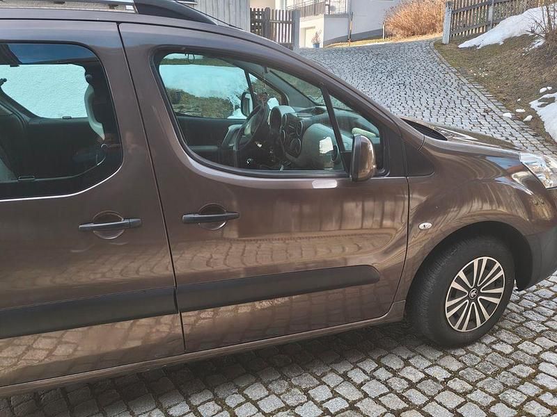 Gebraucht Peugeot Partner Tepee Active 114 PS (83 kW) 2015 Braun Van / Kleinbus