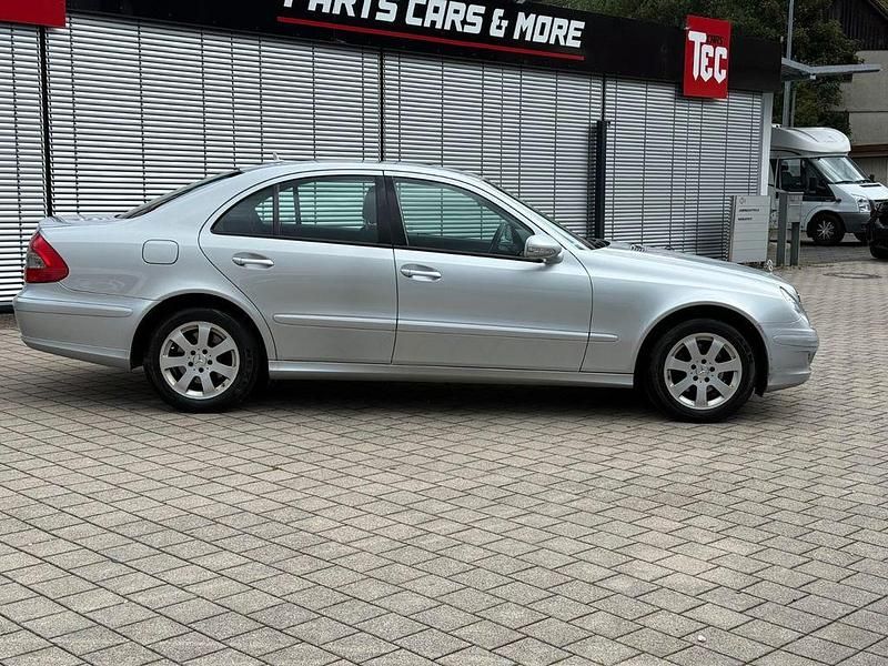 Gebraucht Mercedes E200 184 PS (135 kW) 2008 Silber Limousine