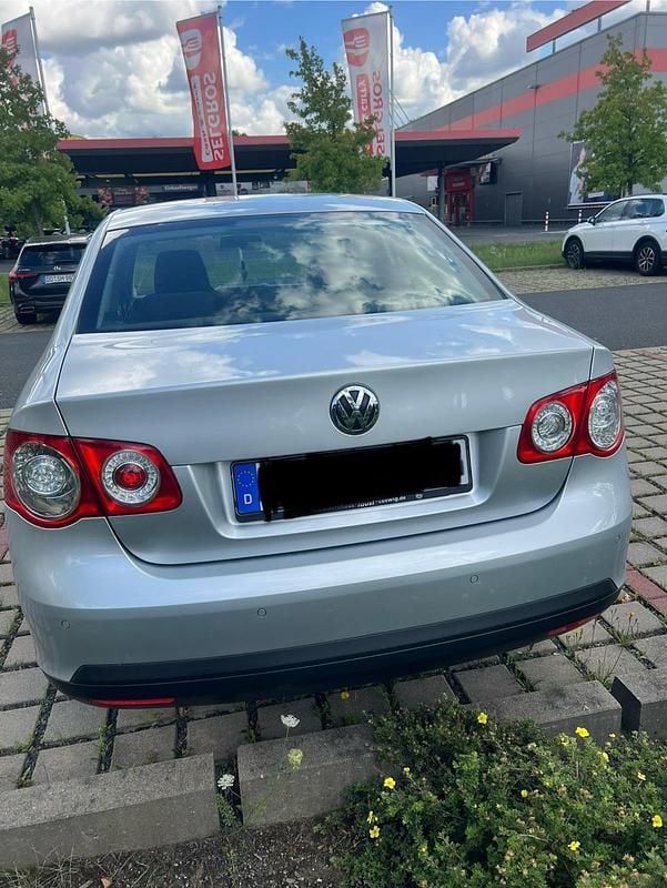 Gebraucht VW Jetta 122 PS (89 kW) 2009 Silber Limousine