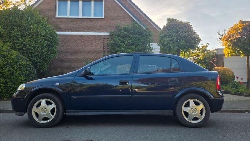 Usata Opel Astra 101 CV (74 kW) 2000 Blu Berlina