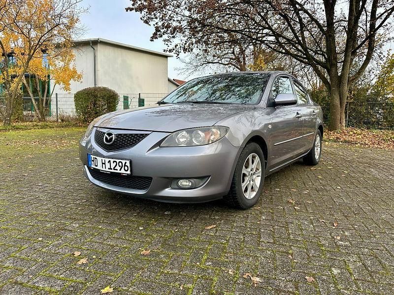 Grau Gebraucht 2006 Mazda 3 Limousine | 3.290 € (Fairer Preis) - Bild 1/4