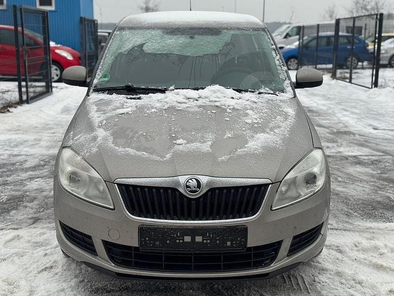 Beige Gebraucht 2014 Skoda Fabia Ambition Limousine | 3.990 € (Guter Preis) - Bild 1/4