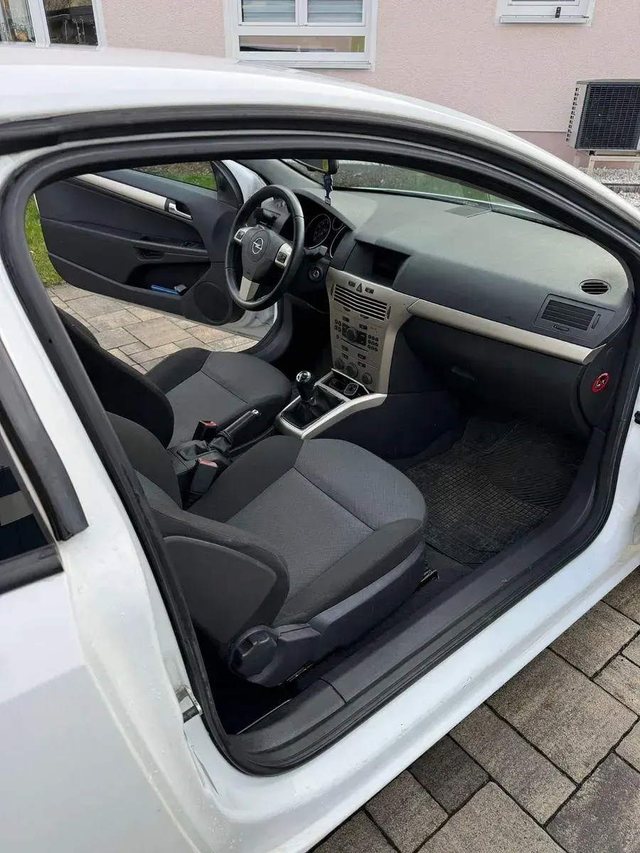 Gebraucht Opel Astra GTC 116 PS (85 kW) 2007 Weiß Limousine