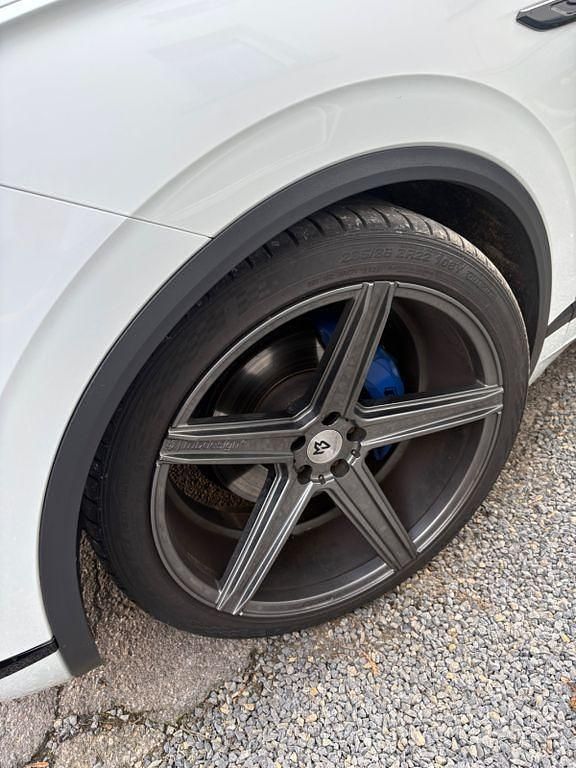 Gebraucht VW Touareg 286 PS (210 kW) 2018 Weiß SUV