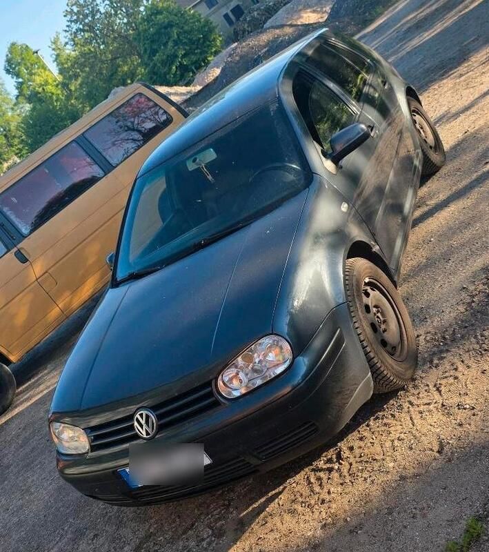 Grau Gebraucht 2000 VW Golf IV Limousine | 700 € (Guter Preis) - Bild 1/3