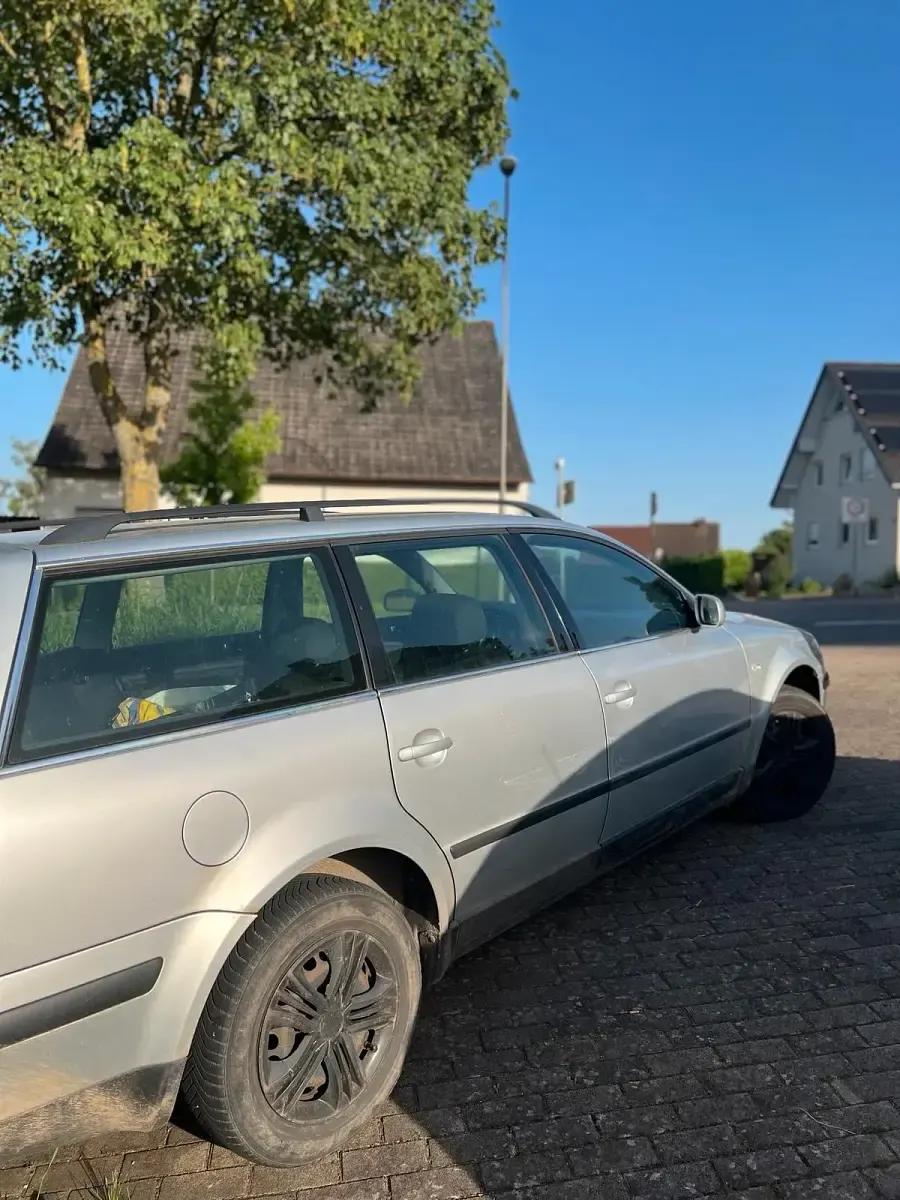 Second-hand VW Passat 105 CP (77 kW) 2002 Argintiu Break