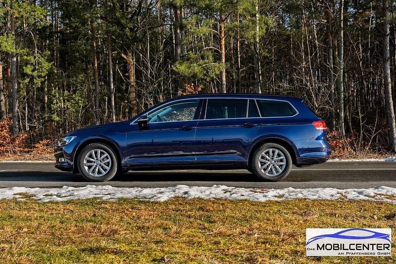 Gebraucht VW Passat Comfortline 150 PS (110 kW) 2018 Blau Kombi