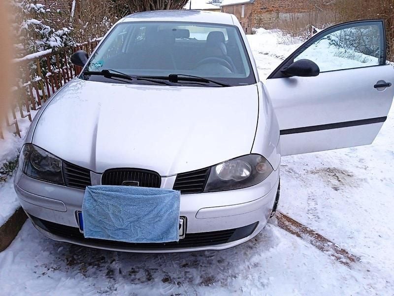 Silber Gebraucht 2004 Seat Ibiza Kleinwagen | 500 € (Superpreis) - Bild 1/4