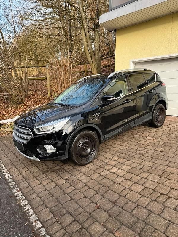 Gebraucht Ford Kuga Titanium 150 PS (110 kW) 2019 Schwarz SUV