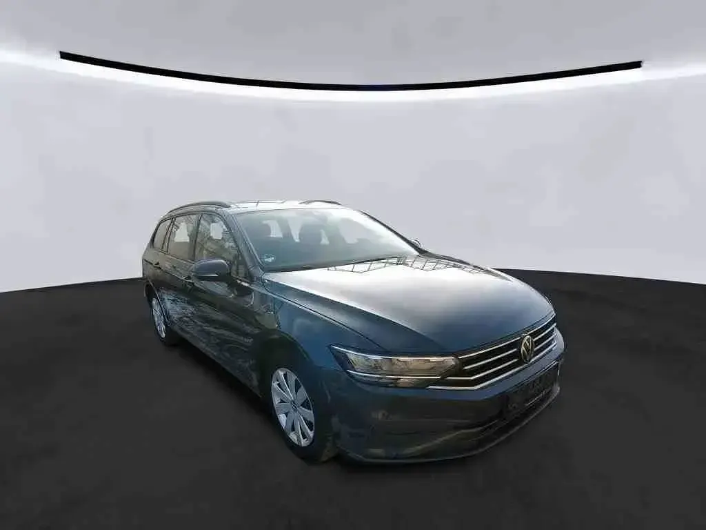 Usata VW Passat 122 CV (89 kW) 2023 Grigio Station wagon