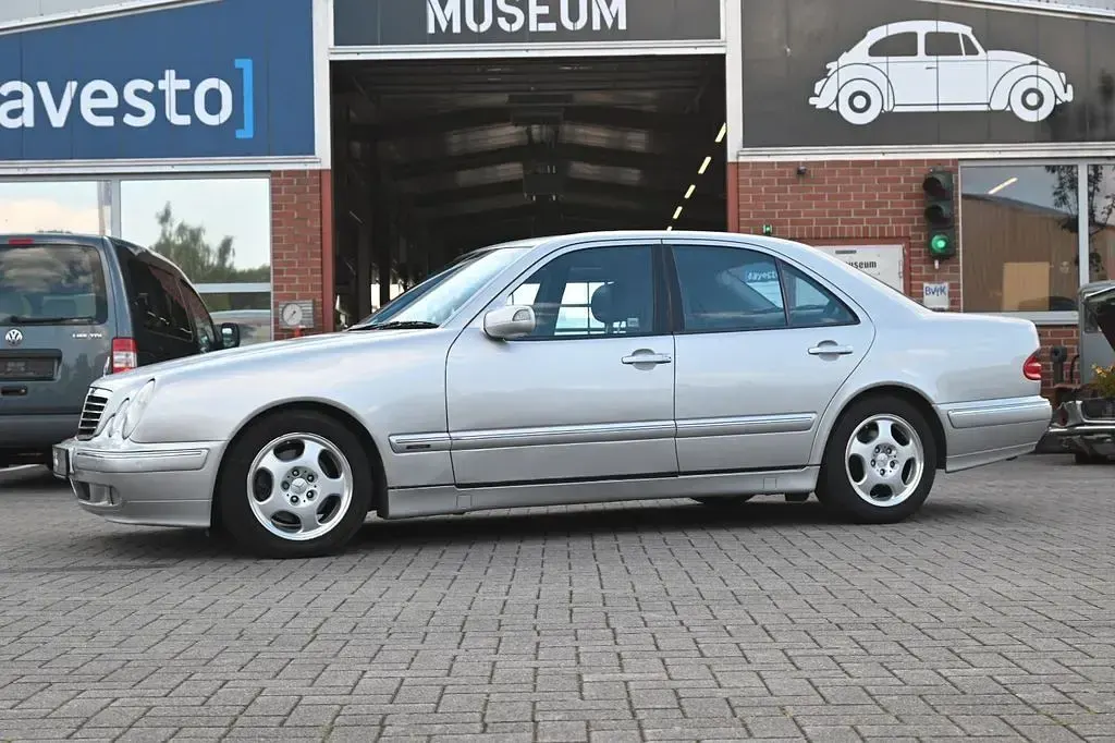 Gebraucht Mercedes E270 170 PS (125 kW) 2001 Silber Limousine