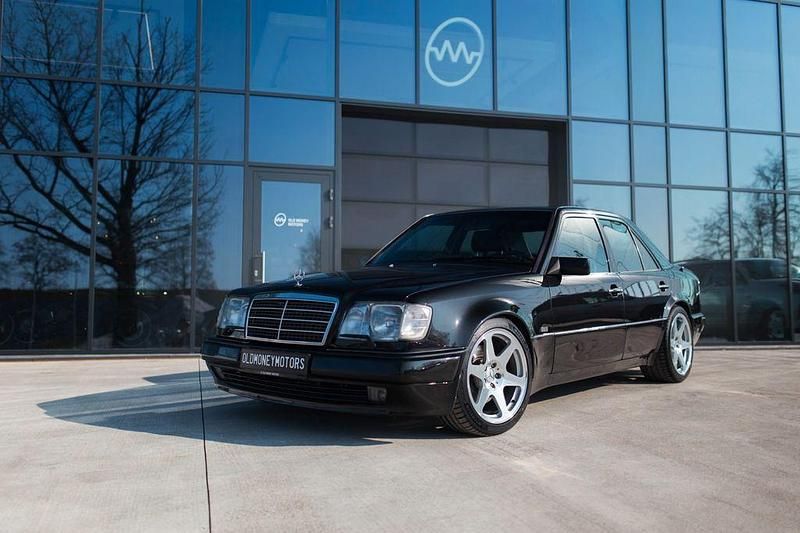 Gebraucht Mercedes E500 326 PS (239 kW) 1994 Schwarz Limousine