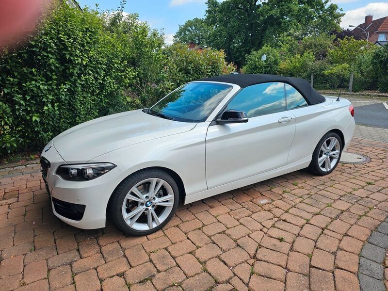 Weiß Gebraucht 2018 BMW 220 Sport Line Cabrio | 23.900 € (Fairer Preis) - Bild 1/4