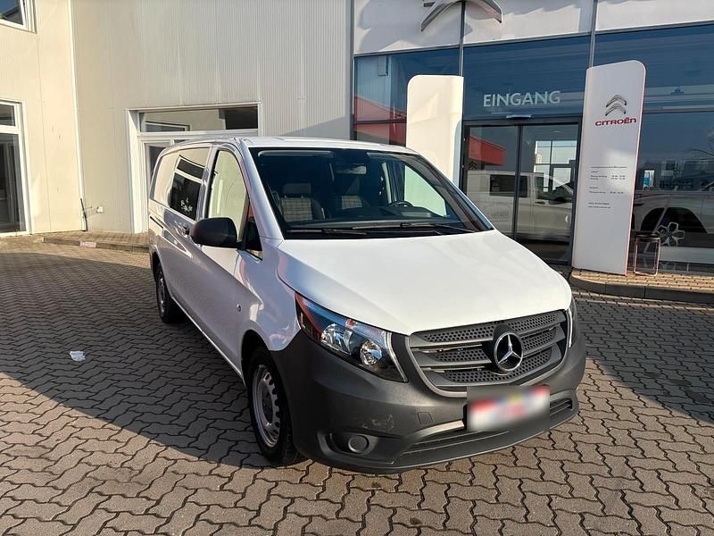 Gebraucht Mercedes Vito 115 PS (84 kW) 2017 Weiß Van