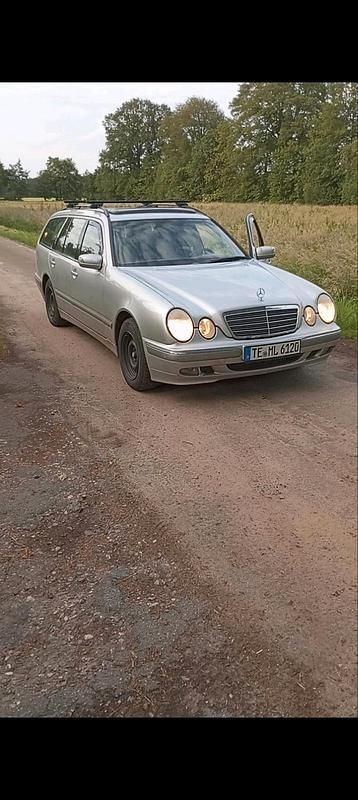Silber Gebraucht 2000 Mercedes E200 Kombi | 1.450 € (Superpreis) - Bild 1/4