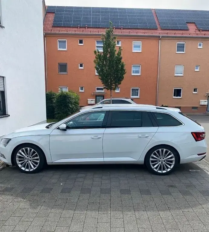 Gebraucht Skoda Superb Active 150 PS (110 kW) 2016 Schwarz Kombi