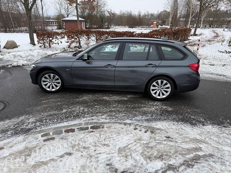 Grau Gebraucht 2018 BMW 330 Sport Line Kombi | 24.700 € (Teuer) - Bild 1/4