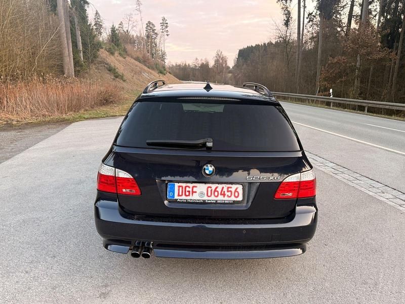 Gebraucht BMW 525 Advantage 197 PS (144 kW) 2007 Blau Kombi