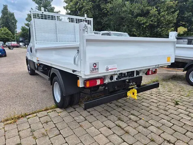 Nouă Iveco Daily 175 CP (128 kW) 2025 Alb Van