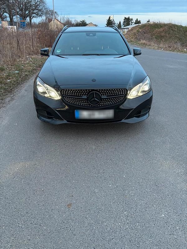 Gebraucht Mercedes E250 204 PS (150 kW) 2013 Schwarz Kombi