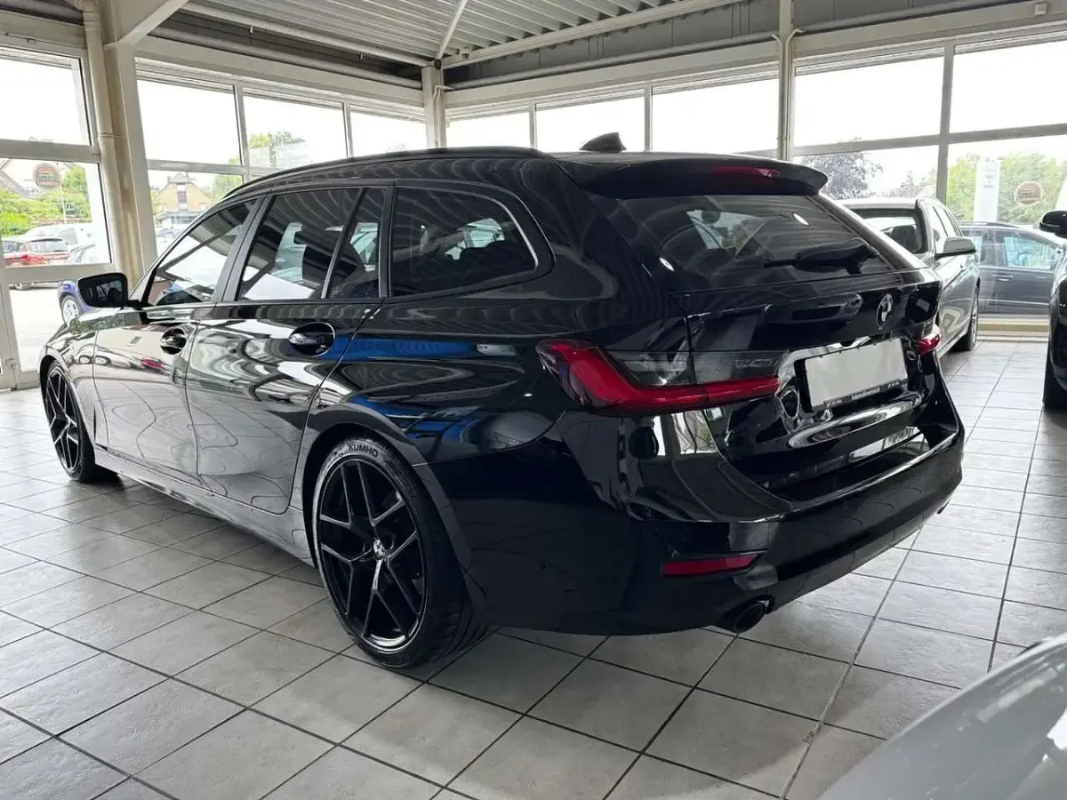 Gebraucht BMW 318 Performance 150 PS (110 kW) 2021 Schwarz Limousine