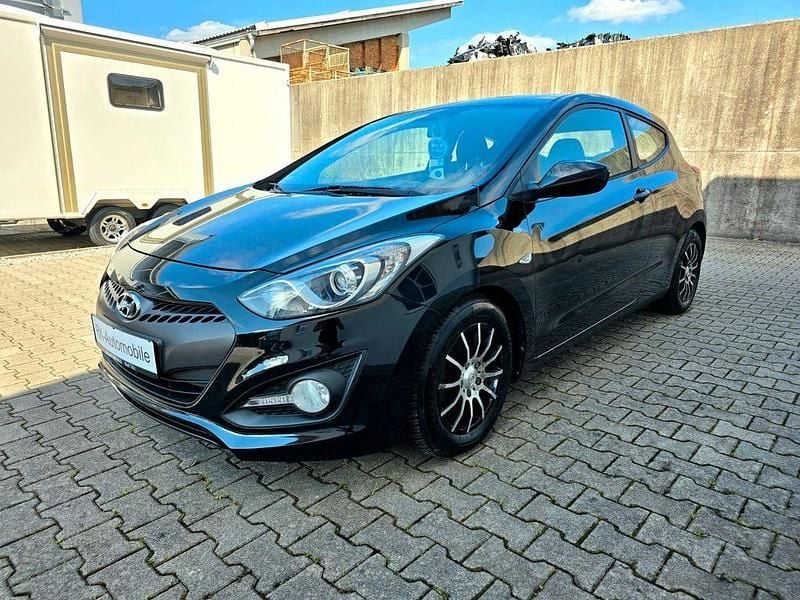 Schwarz Gebraucht 2013 Hyundai i30 Classic Limousine | 4.490 € (Fairer Preis) - Bild 1/4