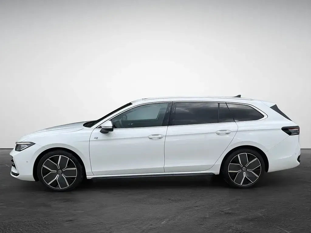 Gebraucht VW Passat Business 150 PS (110 kW) 2024 Weiß (gletscherweiß metallic) Kombi