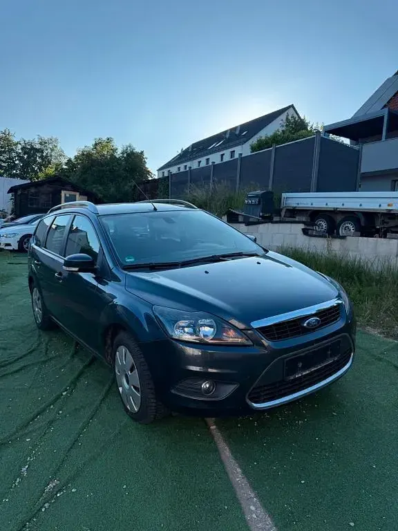 Gebraucht Ford Focus Titanium 145 PS (106 kW) 2009 Grau Limousine