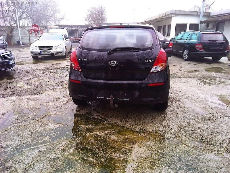 Gebraucht Hyundai i20 Edition 86 PS (63 kW) 2013 Schwarz Kleinwagen
