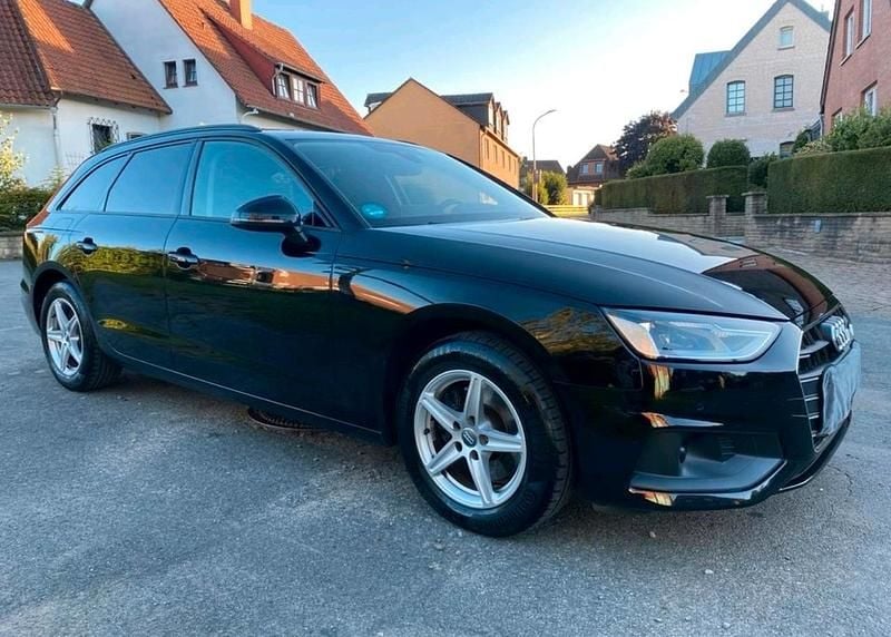 Gebraucht Audi A4 Advanced 163 PS (119 kW) 2021 Schwarz Kombi