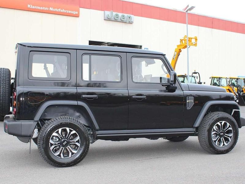 Neu BAW 212 166 PS (122 kW) 2026 Schwarz SUV