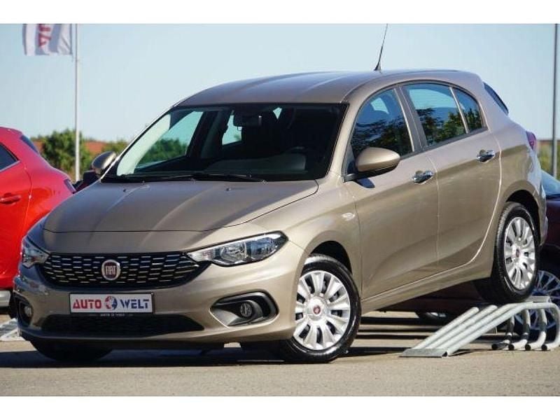 Sabbiaperlamet. (metallic) Gebraucht 2017 Fiat Tipo Coupé | 11.990 € - Bild 1/4
