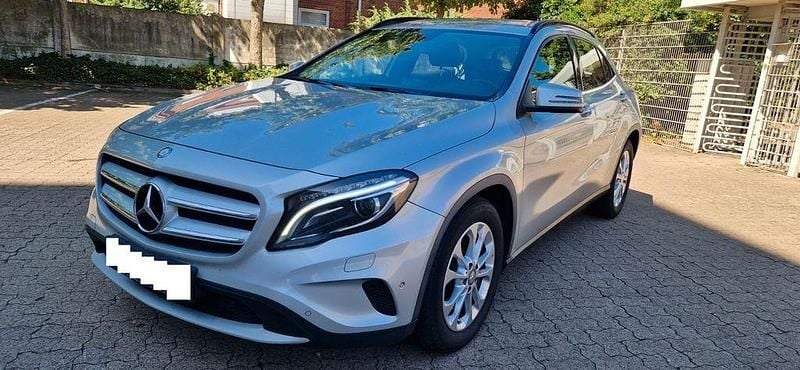 Silber Gebraucht 2014 Mercedes GLA200 SUV | 9.700 € (Fairer Preis) - Bild 1/4