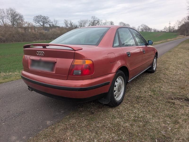Second-hand Audi A4 125 CP (91 kW) 1995 Berlinǎ