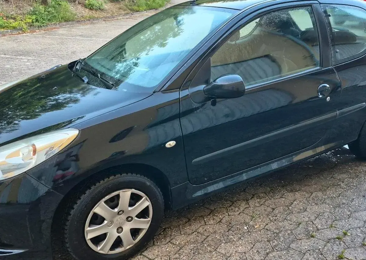 Gebraucht Peugeot 206 60 PS (44 kW) 2009 Schwarz Kleinwagen