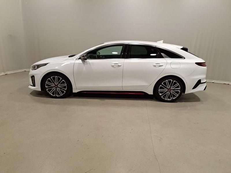 Gebraucht Kia ProCeed Comfort 204 PS (150 kW) 2018 (hw2) deluxeweiss met. Kleinwagen