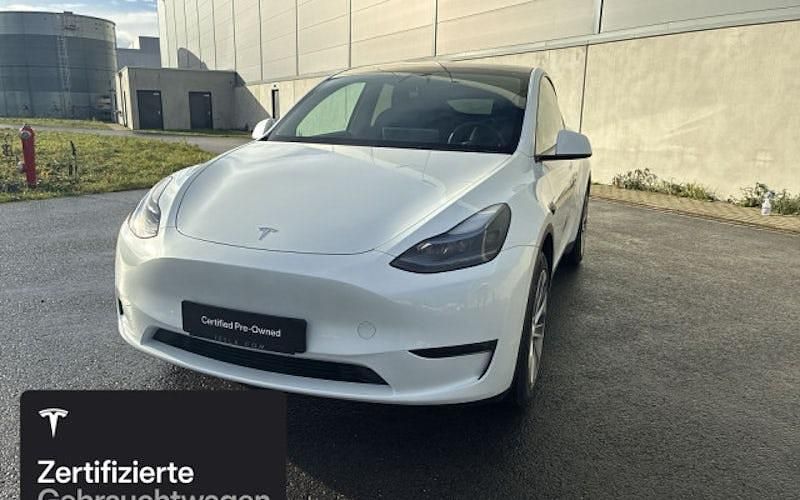 Weiß Gebraucht 2022 Tesla Model Y SUV | 34.500 € (Etwas zu teuer) - Bild 1/4